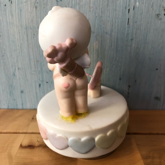 Cute Cupid music box with his little bow & arrow and a ♥️ on his little behind - Picture 4 of 9